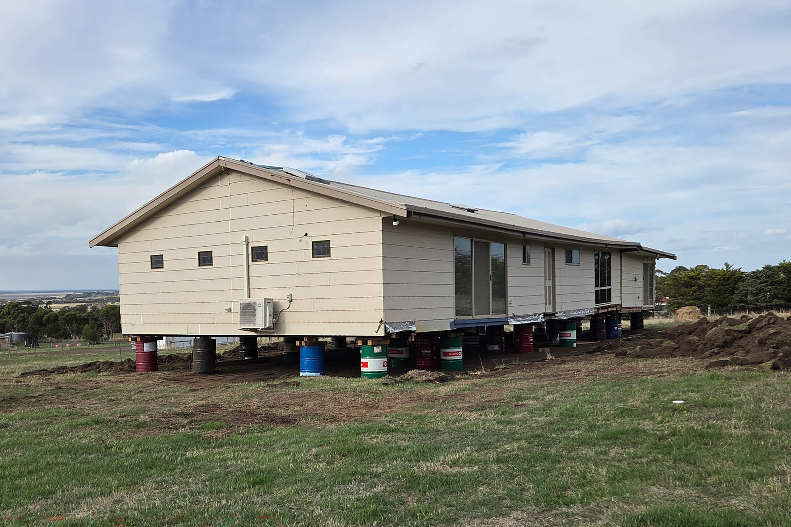 De la ilusión a la pesadilla: pareja construyó su casa en el terreno equivocado