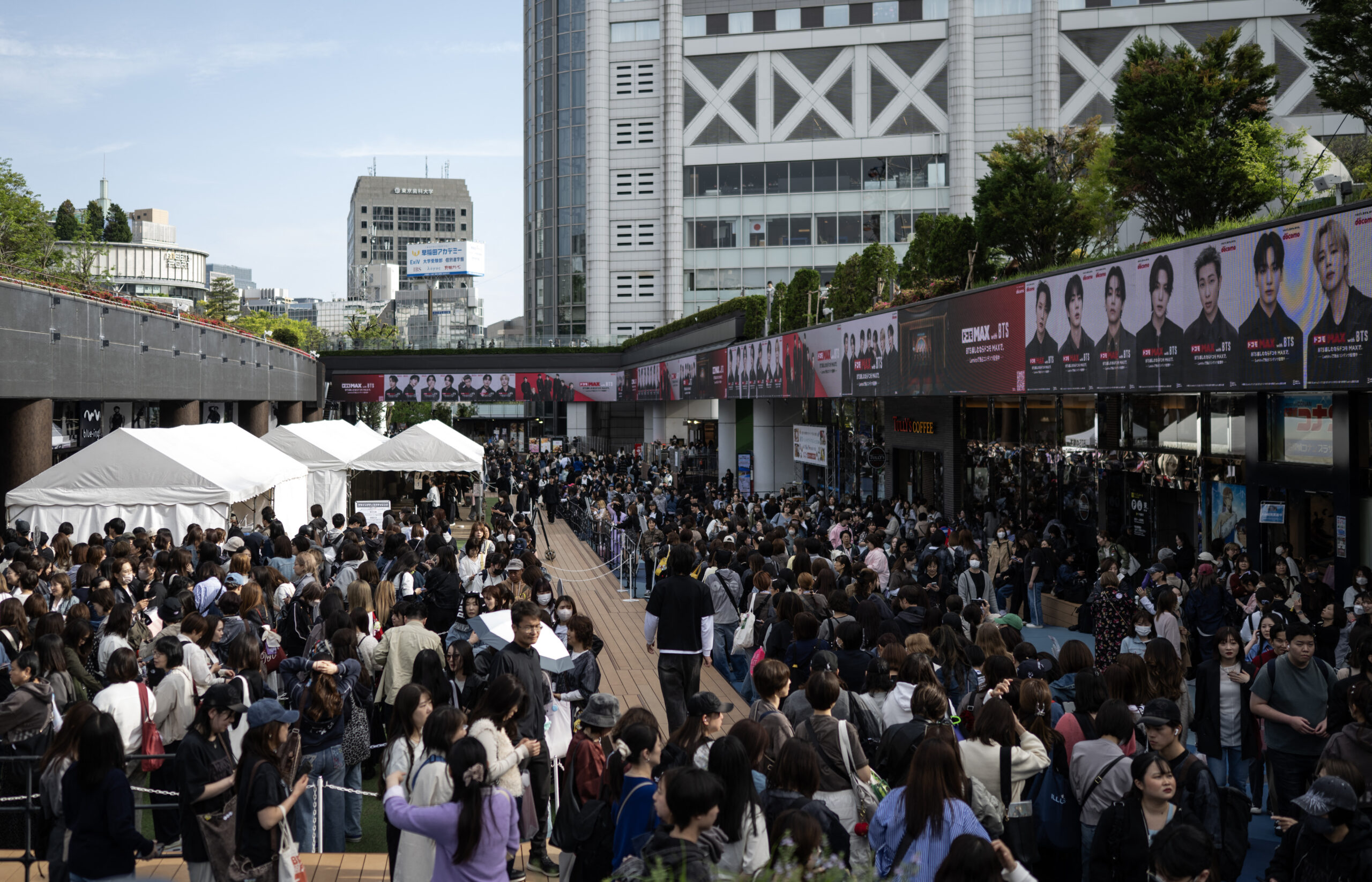 Locura en Japón por BTS: Fotos revelan la magnitud del fenómeno