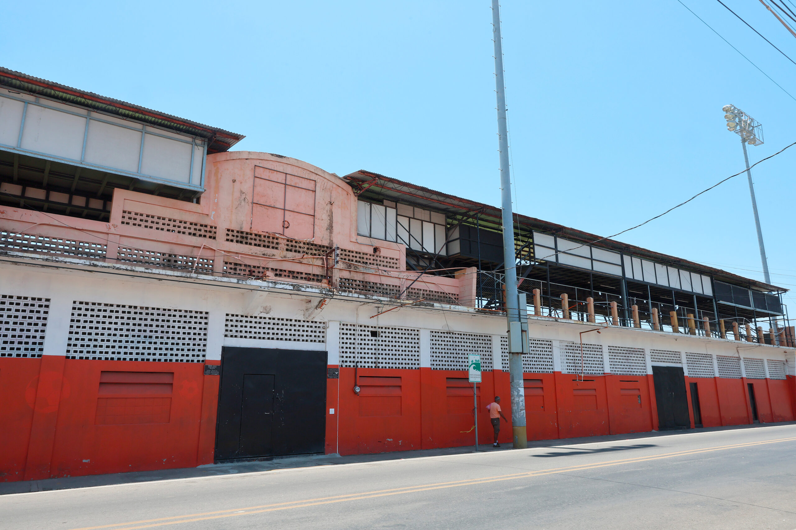 Alcalde de Puntarenas: “El Estadio Lito Pérez no es rentable”