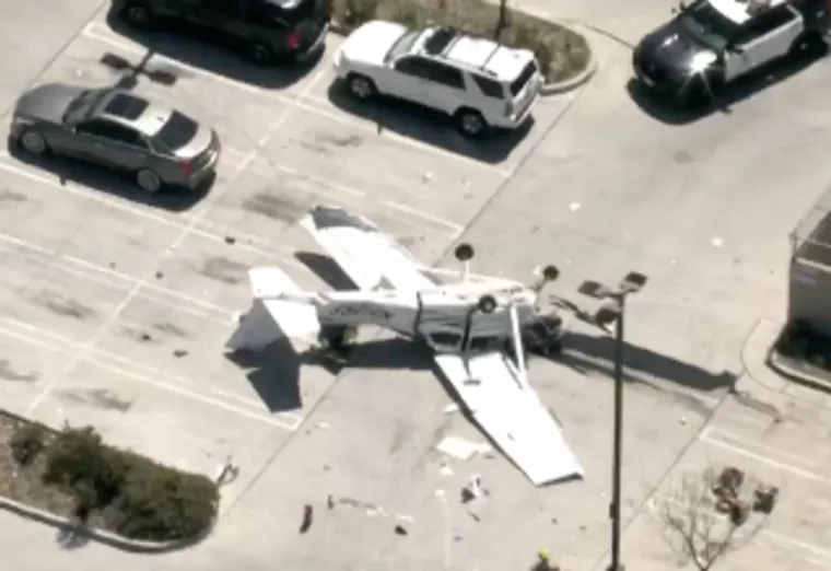 Avioneta se estrella en EEUU tras golpear cables: Video capta el momento