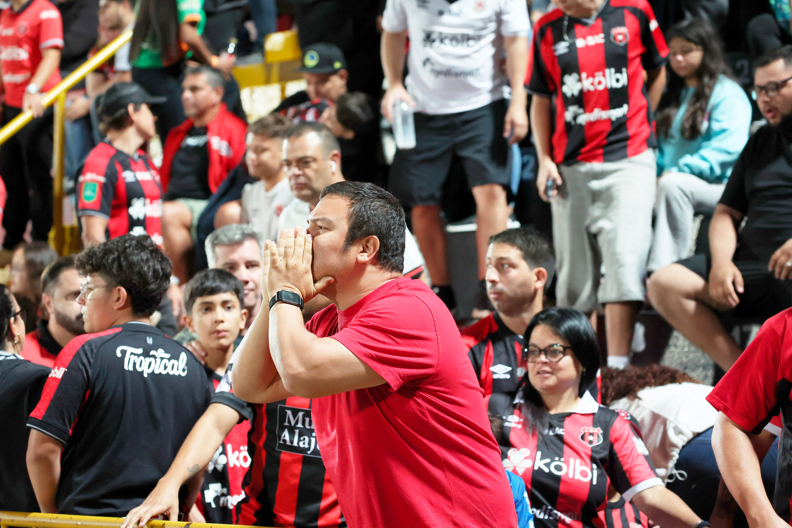 Afición manuda abuchea a sus jugadores