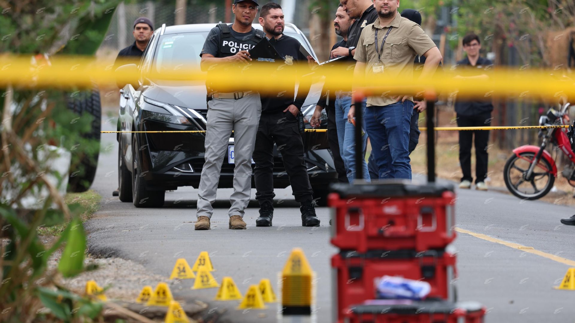 OIJ revela arsenal usado en doble homicidio en Esparza: AR-15, AK-47 y 9 mm
