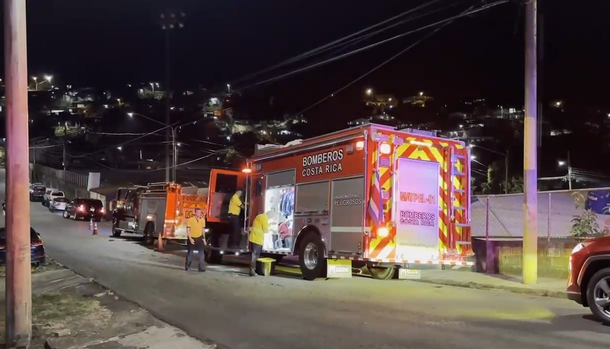 Bombero es atropellado mientras atendía incendio en vía pública