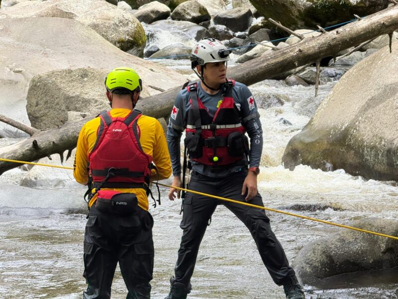 Adulto mayor cae a río y desaparece: Cruz Roja lo busca