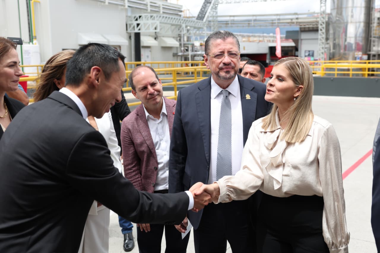 Chaves promete que gobierno de Fernández “eliminará obstáculos” al sector privado
