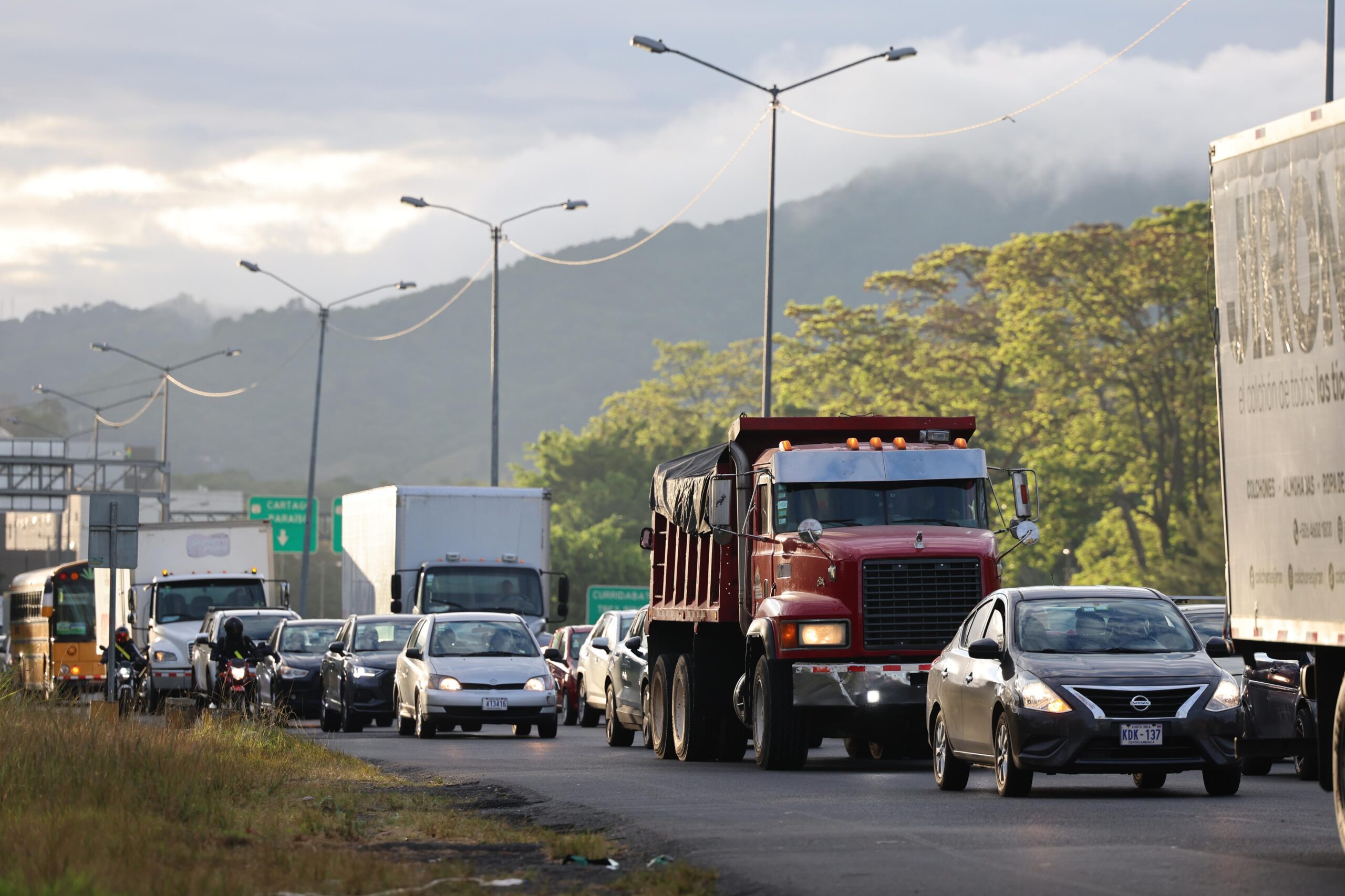 Fotos: choque múltiple en la Florencio del Castillo genera colapso vial
