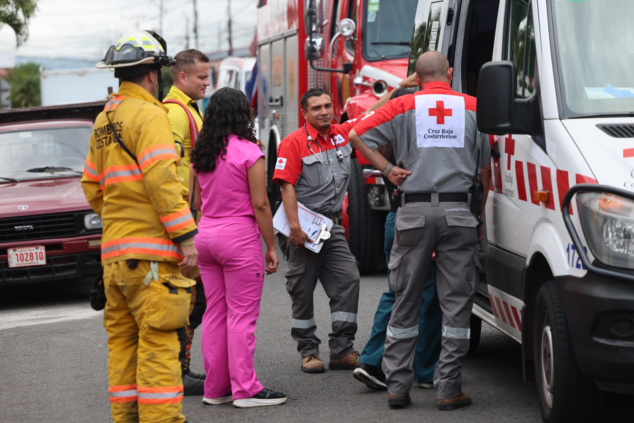 Fotos: Hombre es trasladado urgente tras quedar prensado con grúa