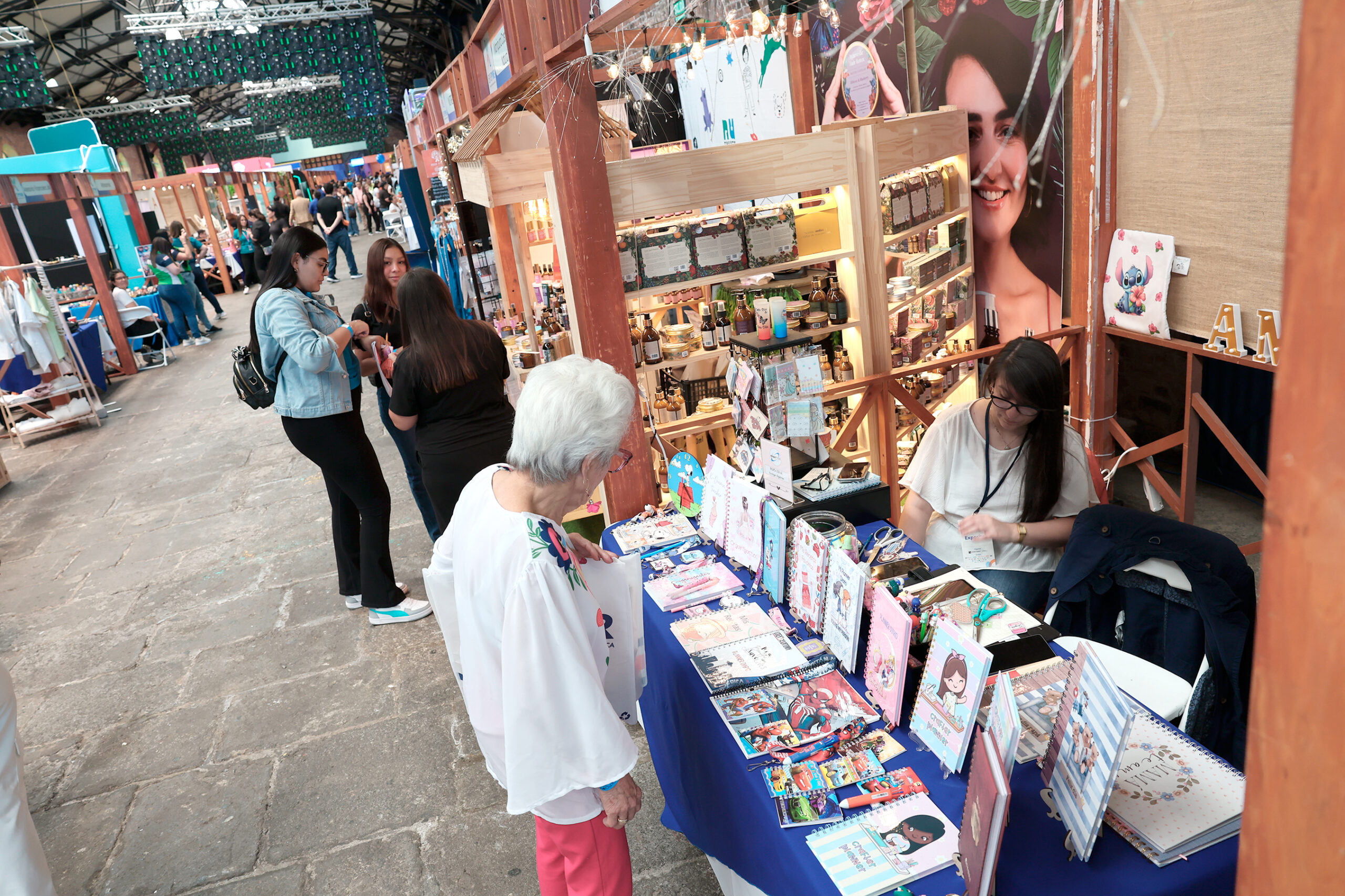 Feria reúne a 235 emprendedores