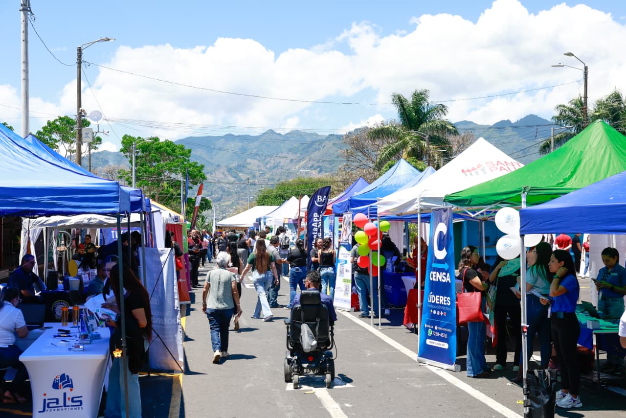 Fotos: así arranca feria de empleo de la Municipalidad de San José y el IMAS