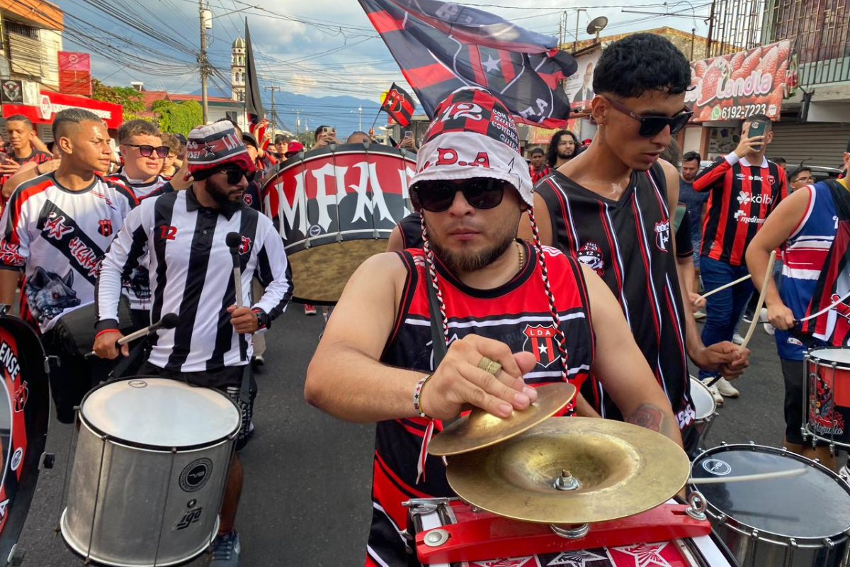 Fotos: Así está el ambiente a las afueras del Morera Soto