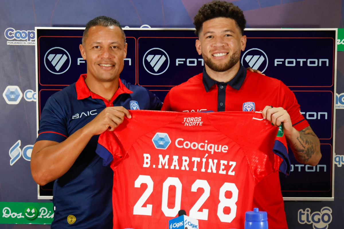 Uno de los goleadores del torneo renueva hasta 2028