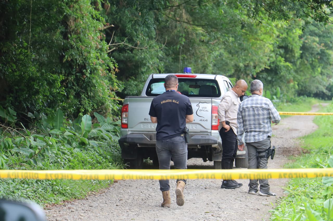 Hallan a joven sin vida con impactos de bala en finca bananera