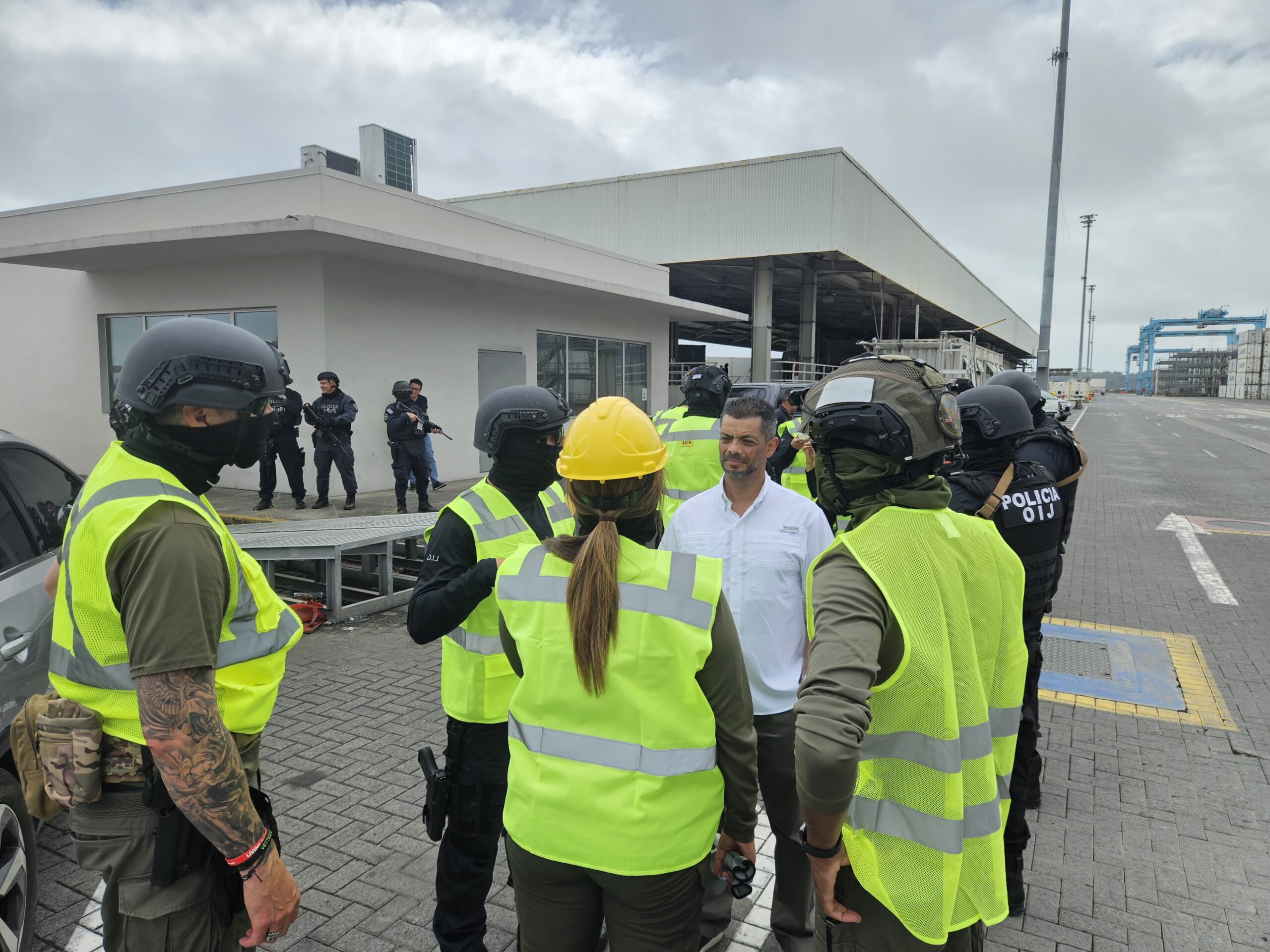 Narcos dejan amenaza contra DEA y policías tras operativo en APM Terminals