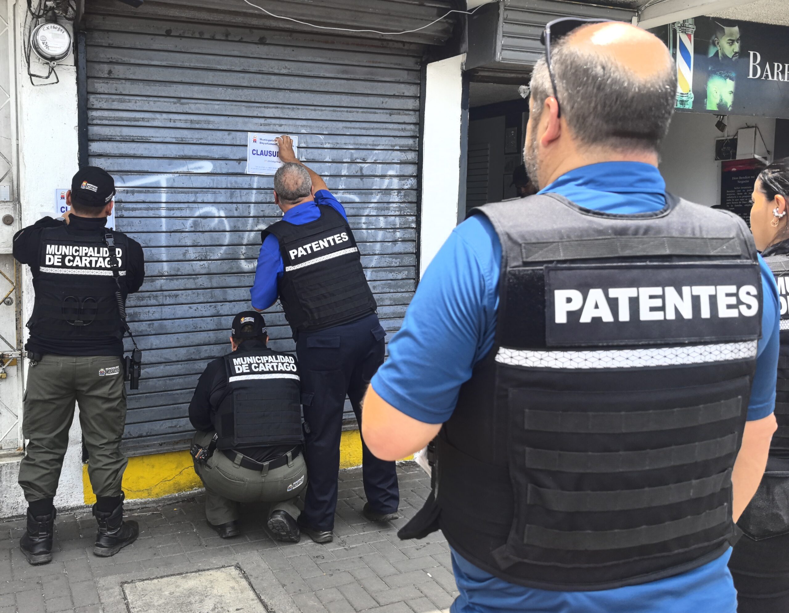 Cierran varios locales en Cartago por venta de lotería ilegal