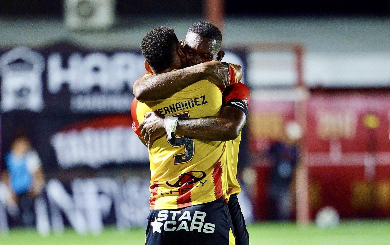 ¡El tigre se soltó! Herediano ganó y clasificó a semifinales