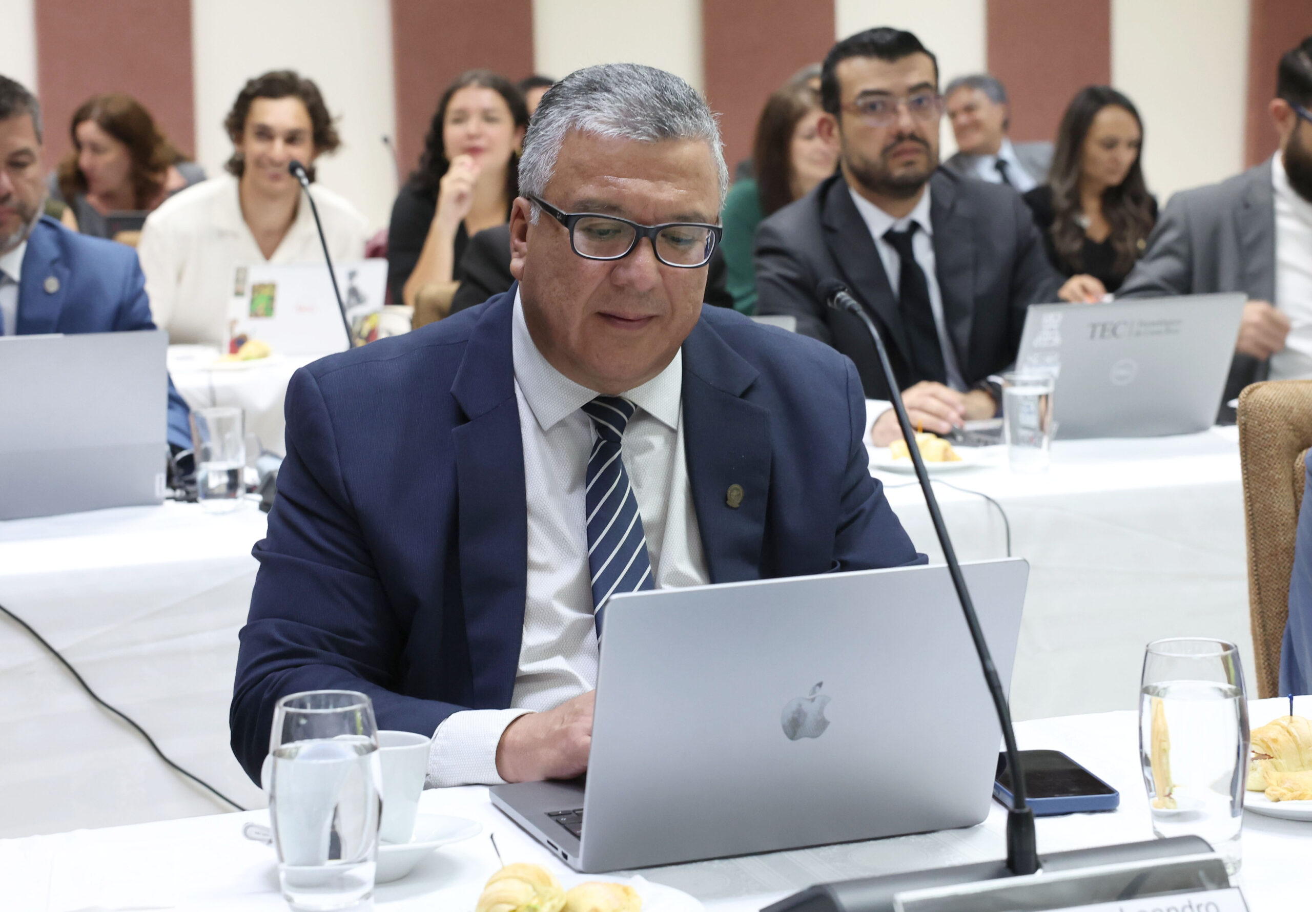 “Preocupante e inaceptable”: Rector de UCR cuestiona propuesta por FEES