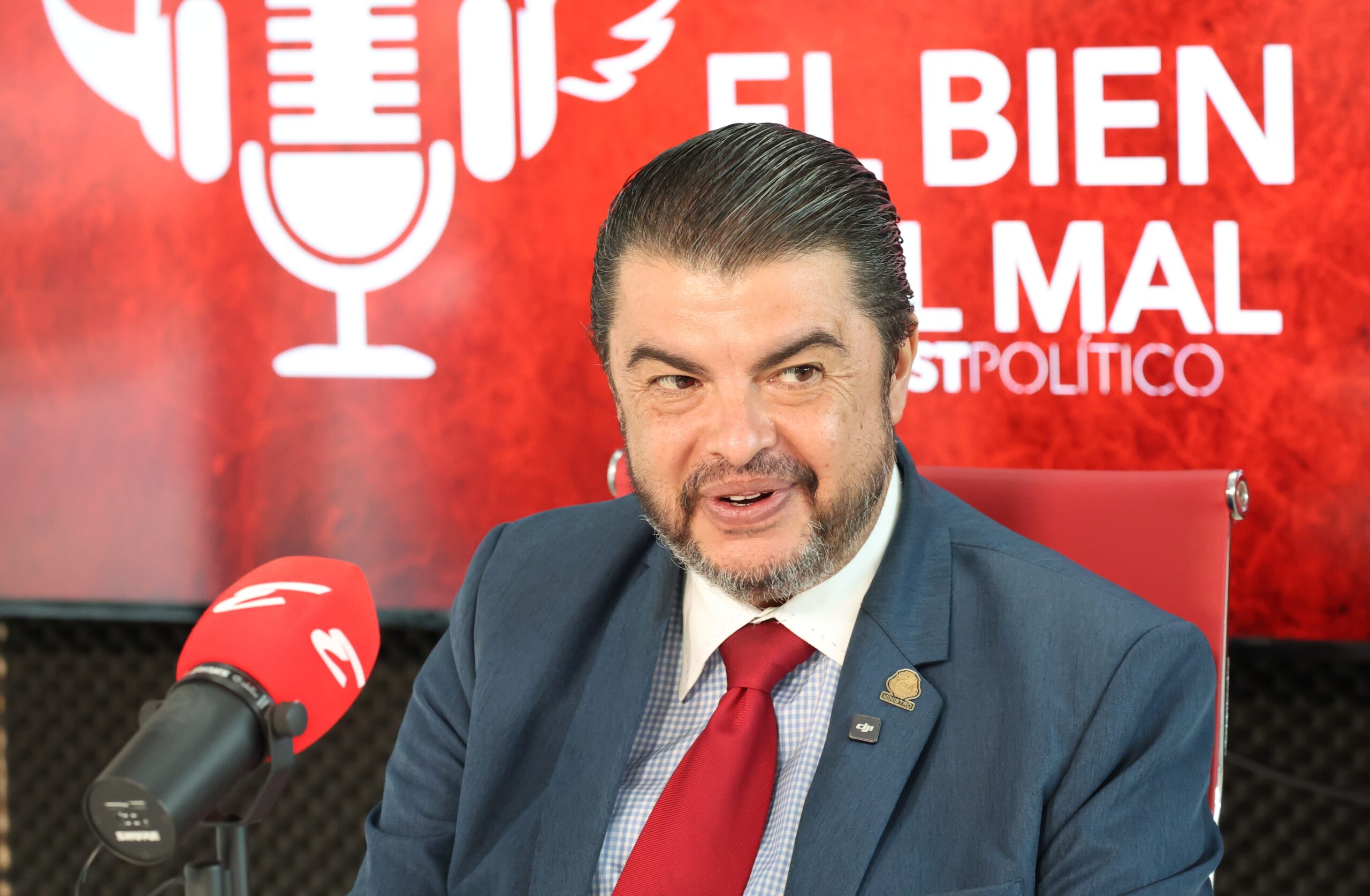 Mario Zamora desea seguir como ministro: “Ella sabe que soy un soldado”