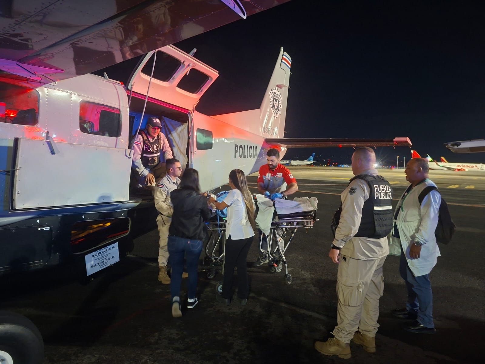 Avión del Servicio de Vigilancia Aérea trasladó de emergencia a joven