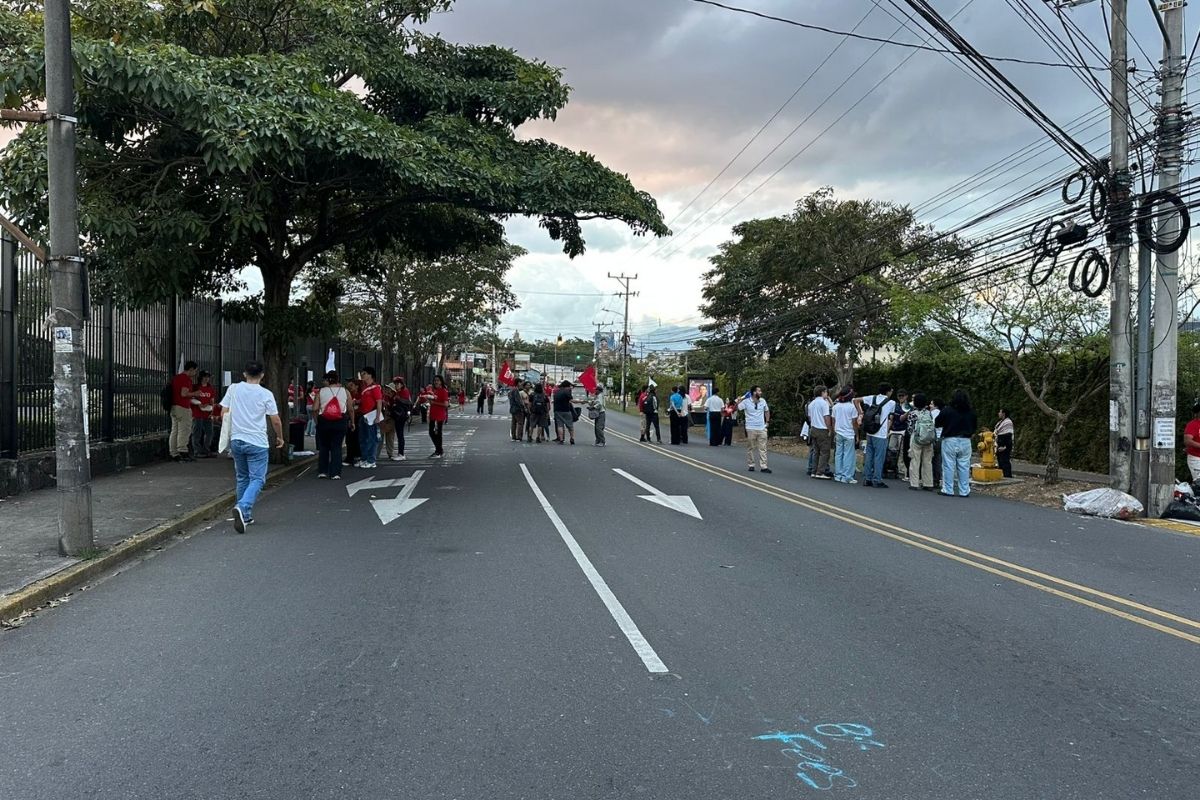 Negociación FEES: Estudiantes se marchan de Casa Presidencial sin respuesta