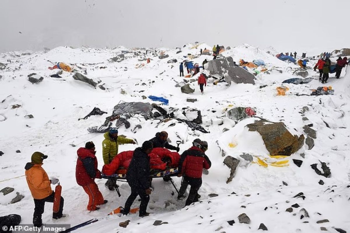 Descubren red en Monte Everest: envenenan turistas para hacer costosos rescates
