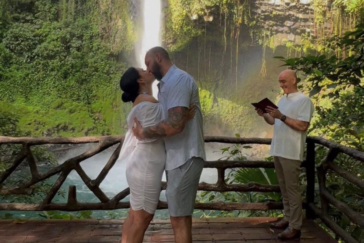 Pareja de turistas que sufrió robo de anillos ya logró casarse