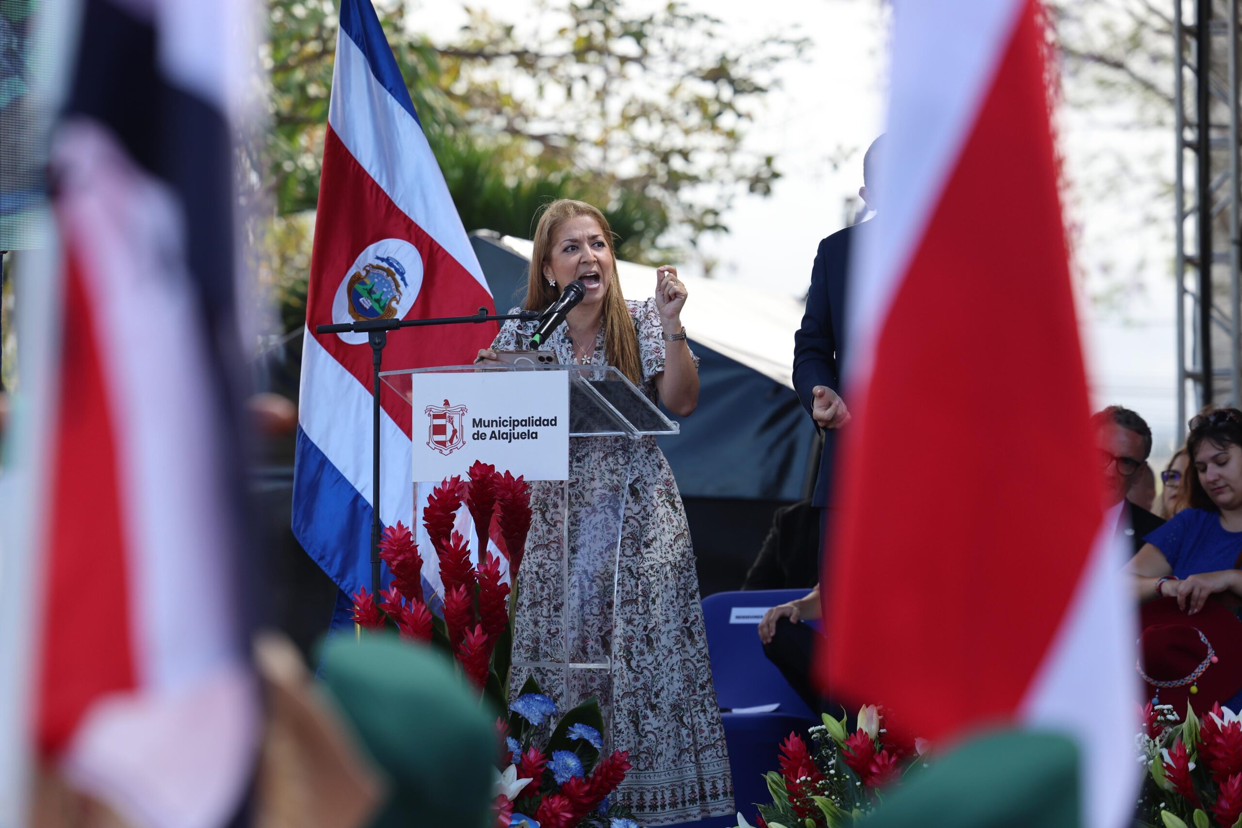 Munive crítica con ausencia de diputados: “¿Dónde están los reales patriotas?”