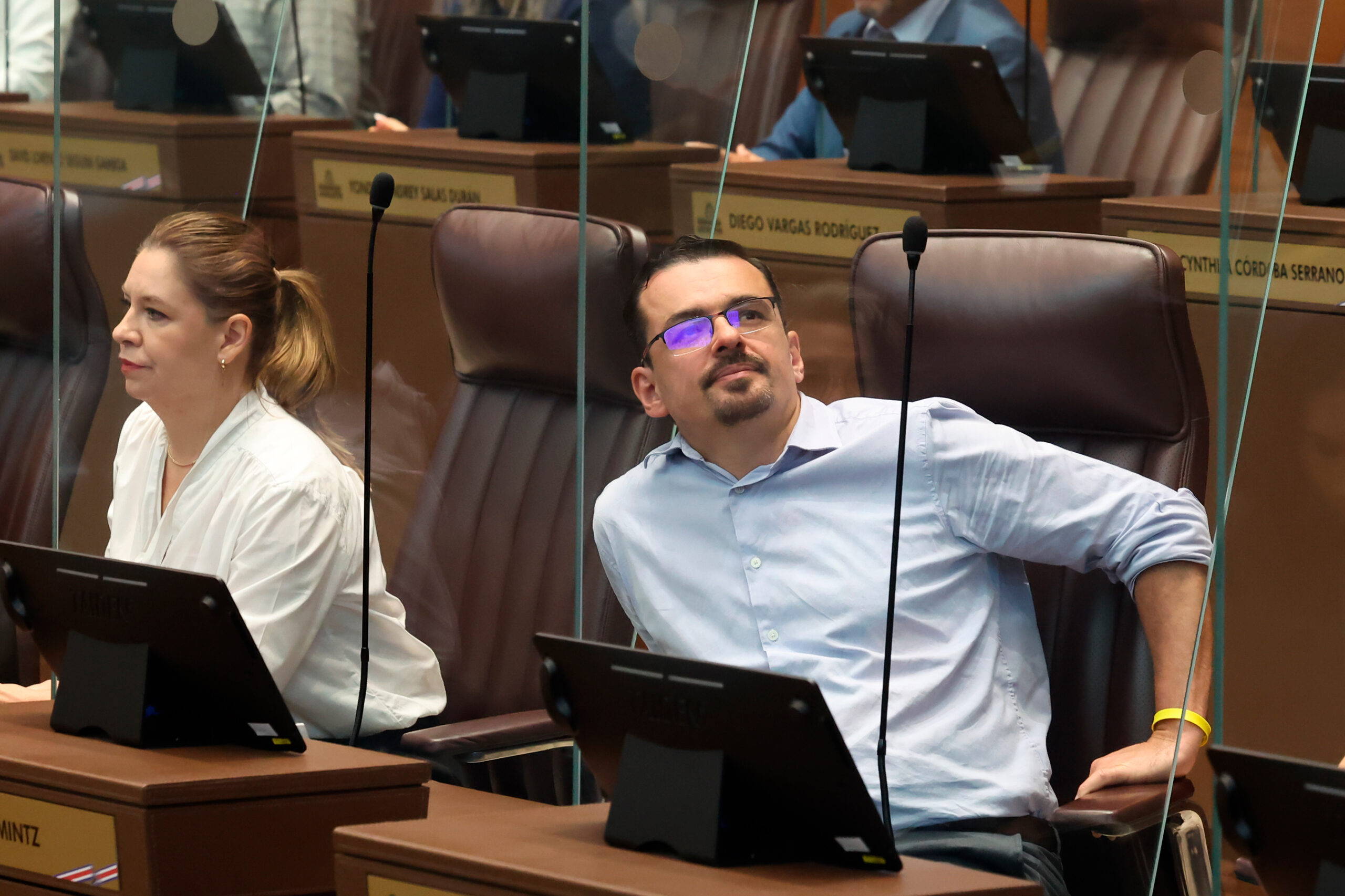 Diputados electos del FA y el PLN dudan de plan para especialistas