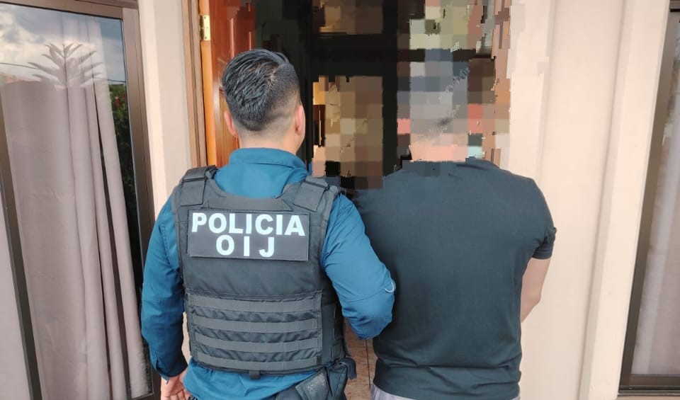 OIJ detiene a tres policías por robo de dinero en Garabito