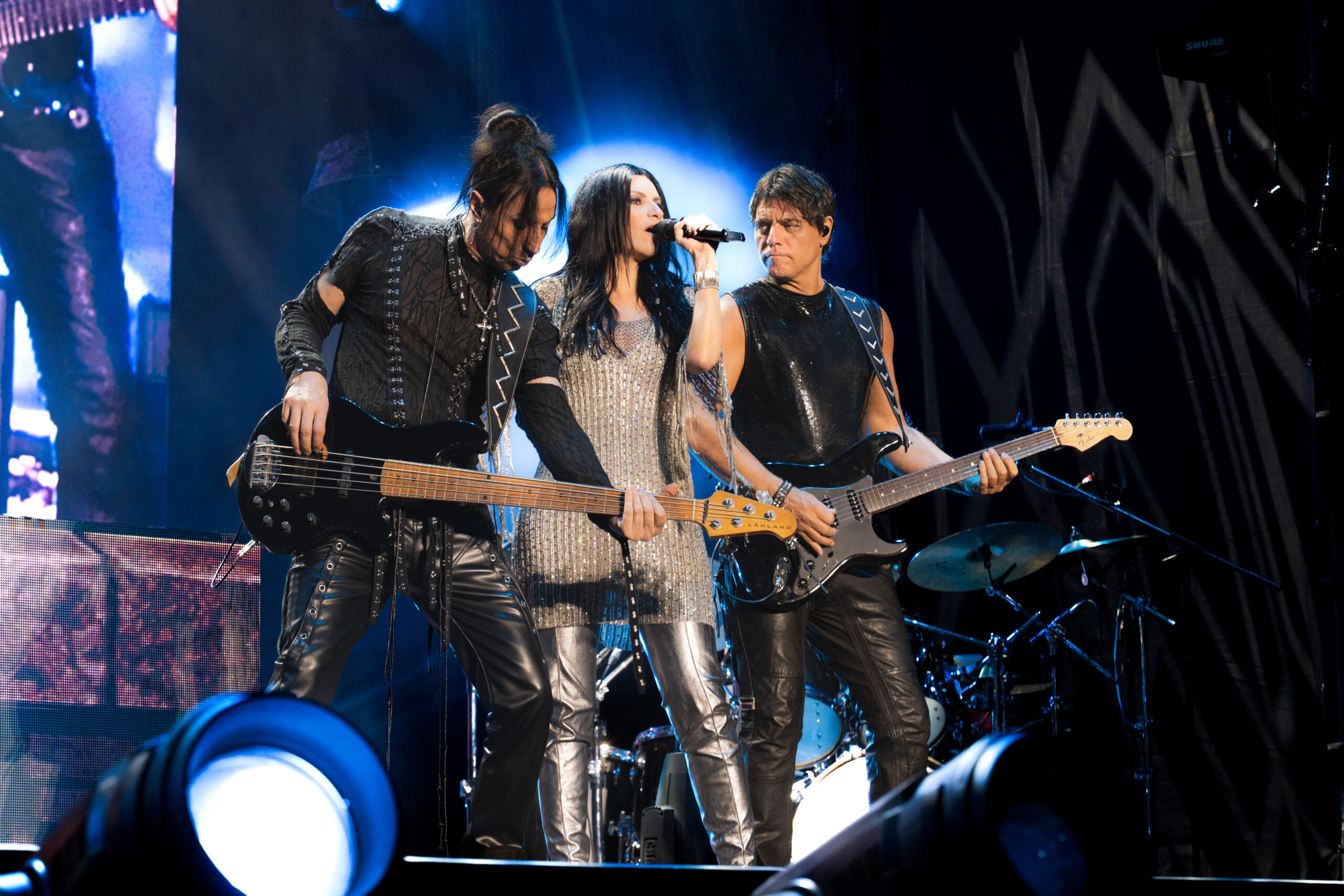 Laura Pausini deslumbra en una noche de recuerdos musicales