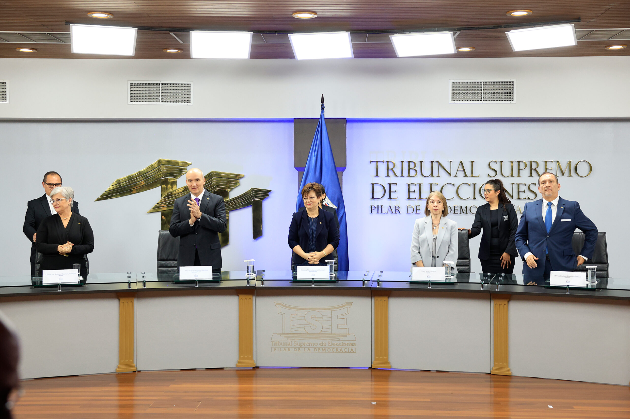 Diputados reciben credenciales y TSE reitera necesidad de reforma electoral