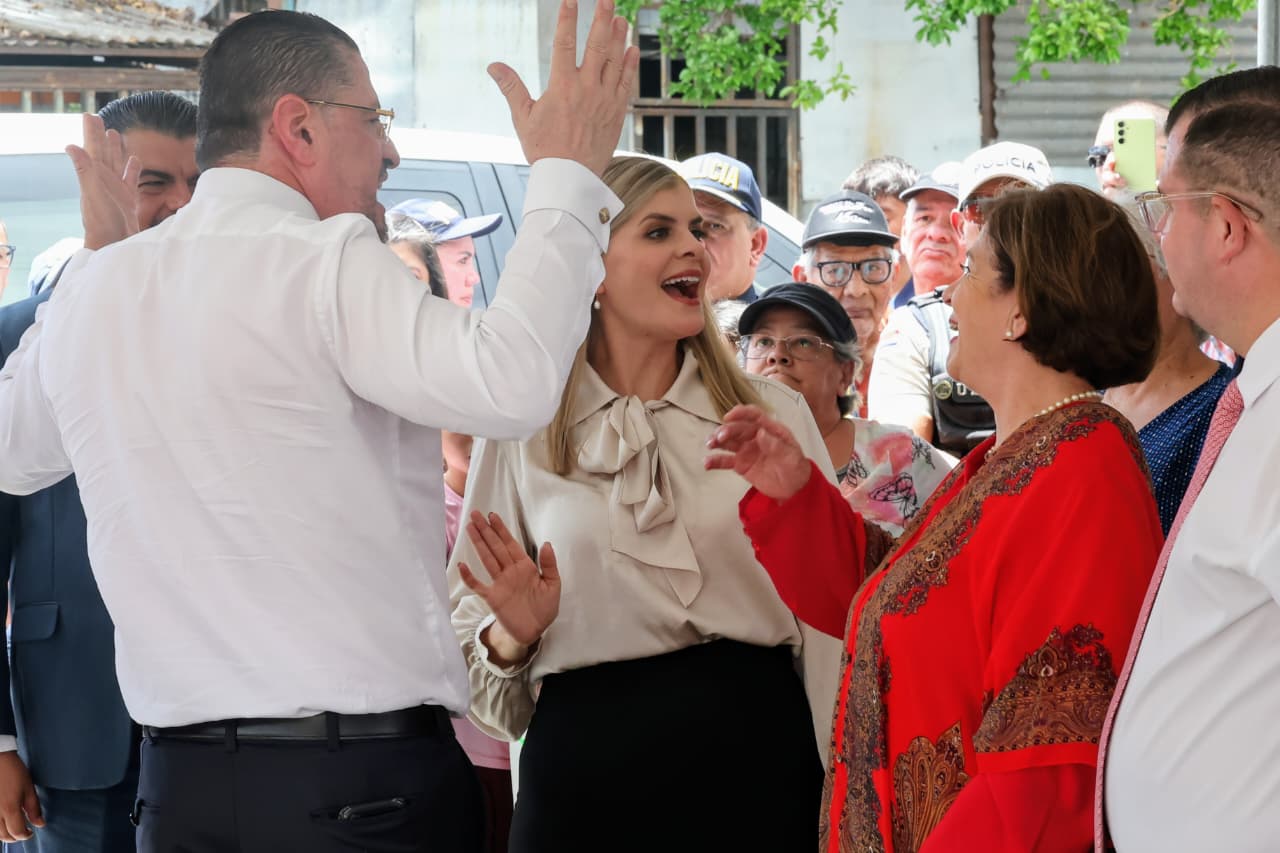 Ovacionan a Pilar Cisneros: “Que se quede, que se quede”