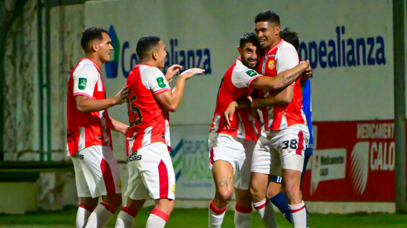 Team se adueña del liderato