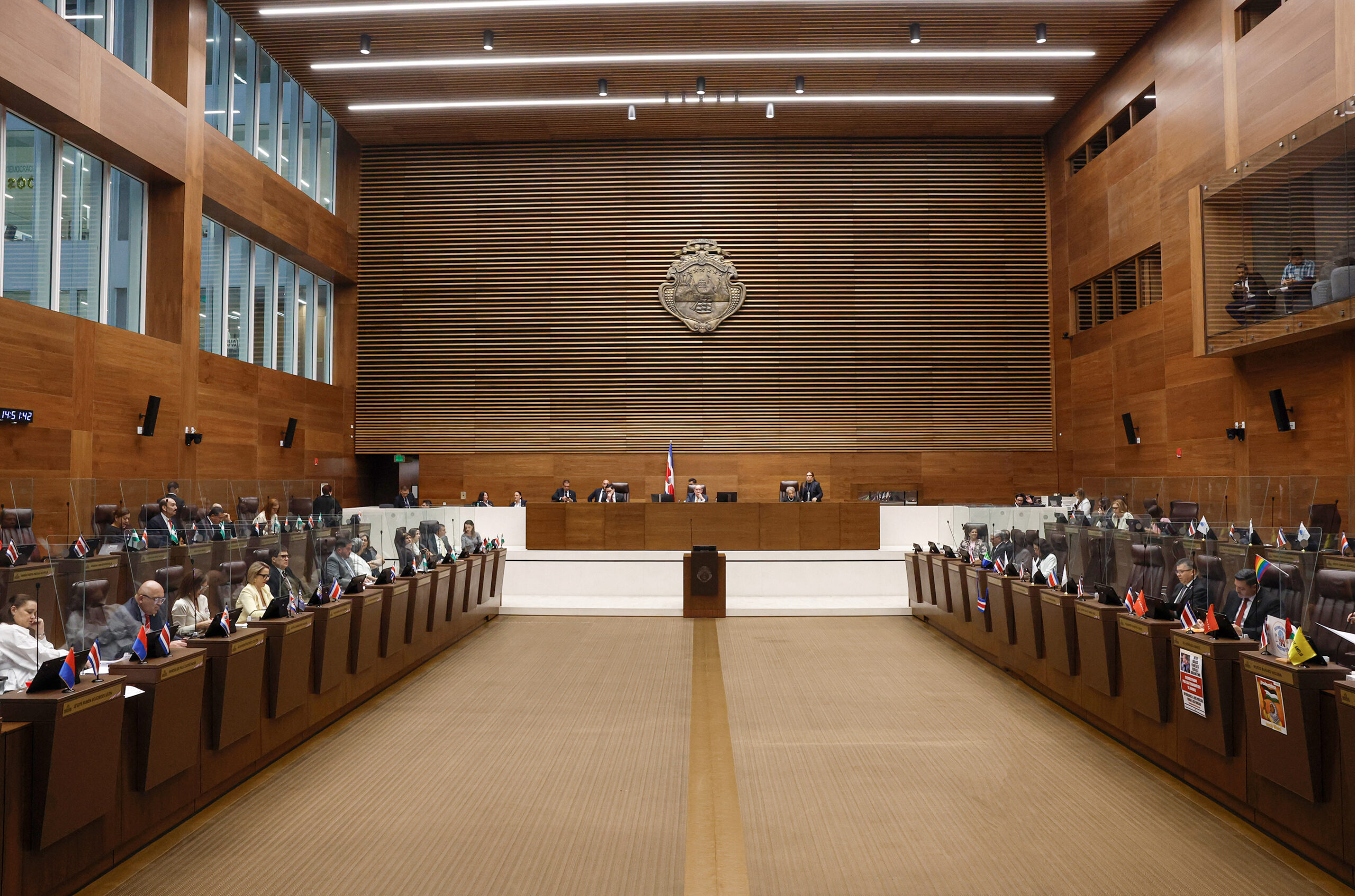 Asamblea da primer aval a millonarios préstamos para tren rápido de pasajeros