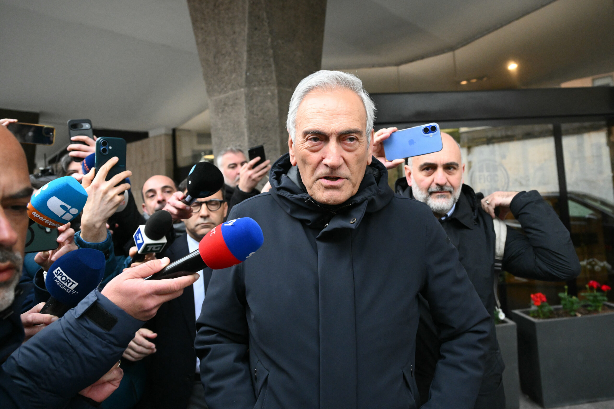 Renuncia presidente de la federación italiana de fútbol tras el fiasco mundialista