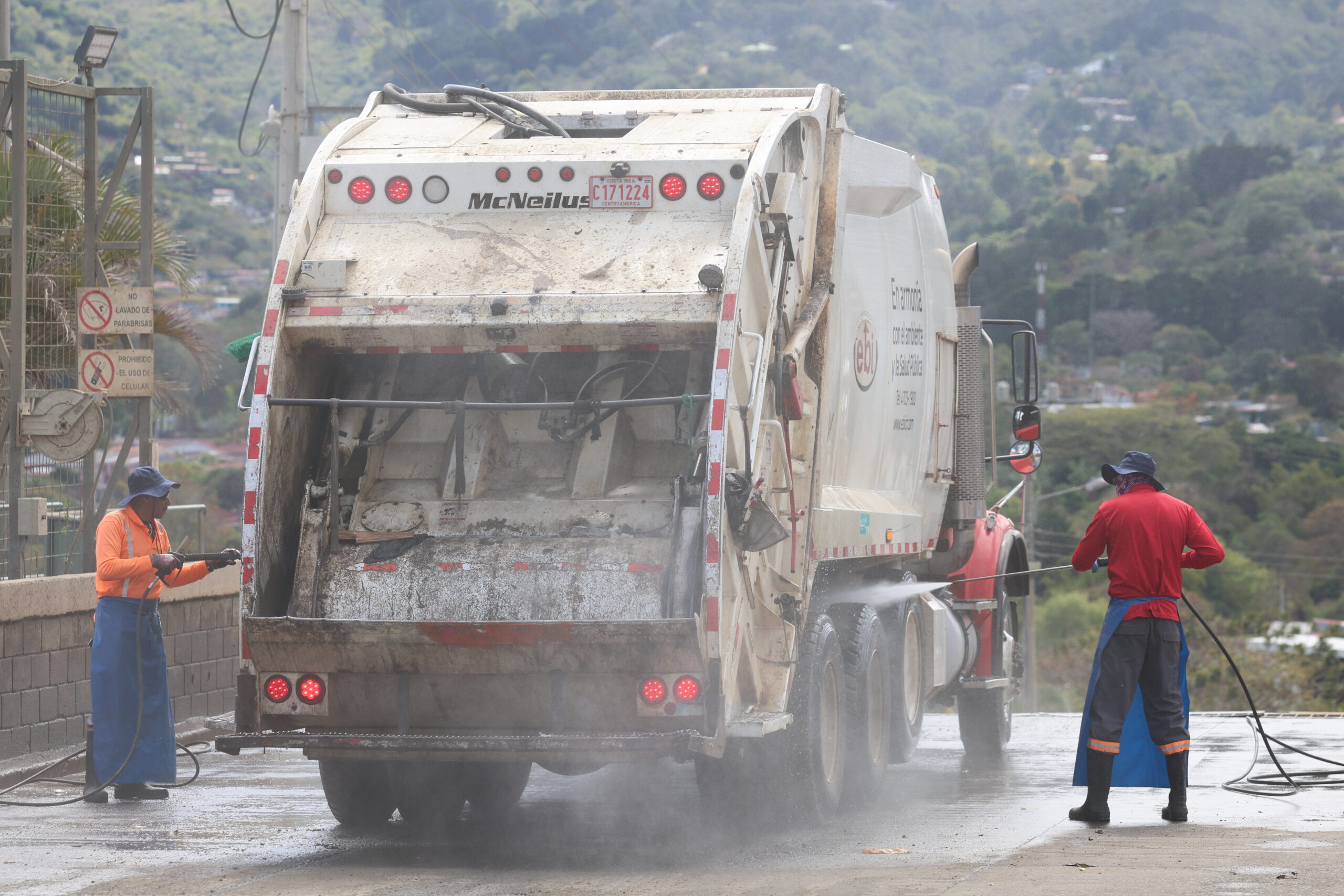¿Sabe qué pasa con la basura una vez la recolectan los camiones?