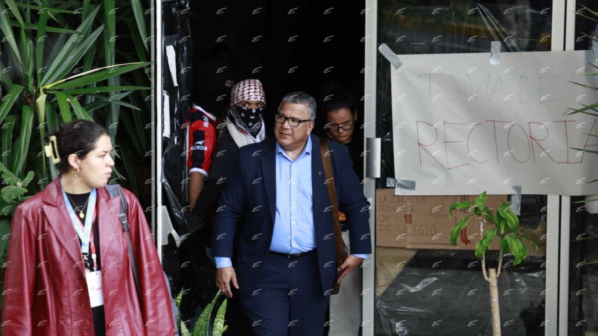 Rector defiende acuerdos tras diálogo con estudiantes en la UCR