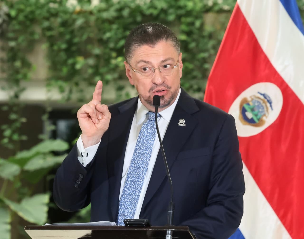 Presidente Chaves envía mensaje de solidaridad a jueza agredida en Heredia