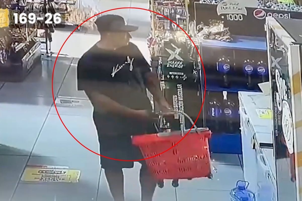 Ve celular en supermercado y en 3 segundos lo echa en canasta