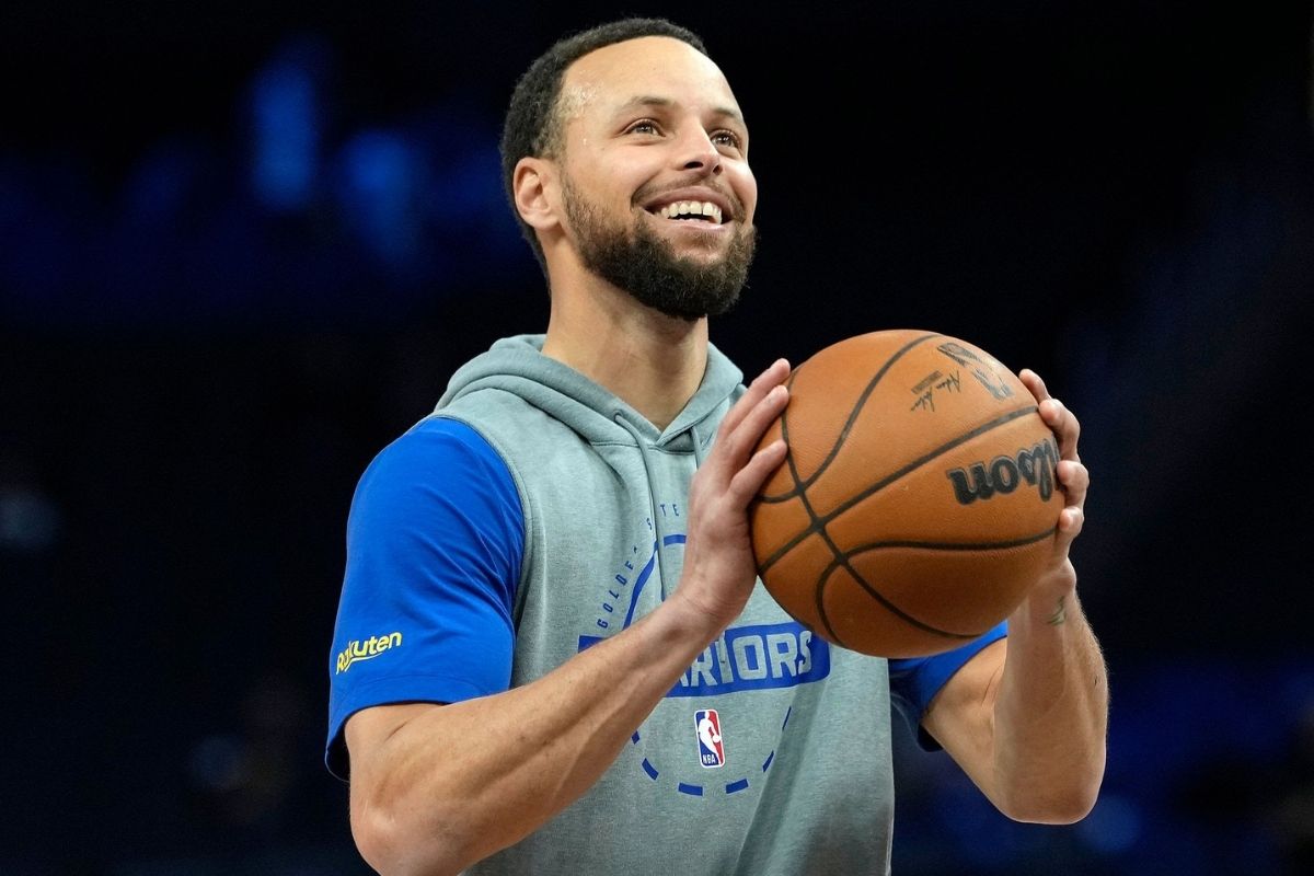 Stephen Curry regresa a las canchas tras 2 meses lesionado