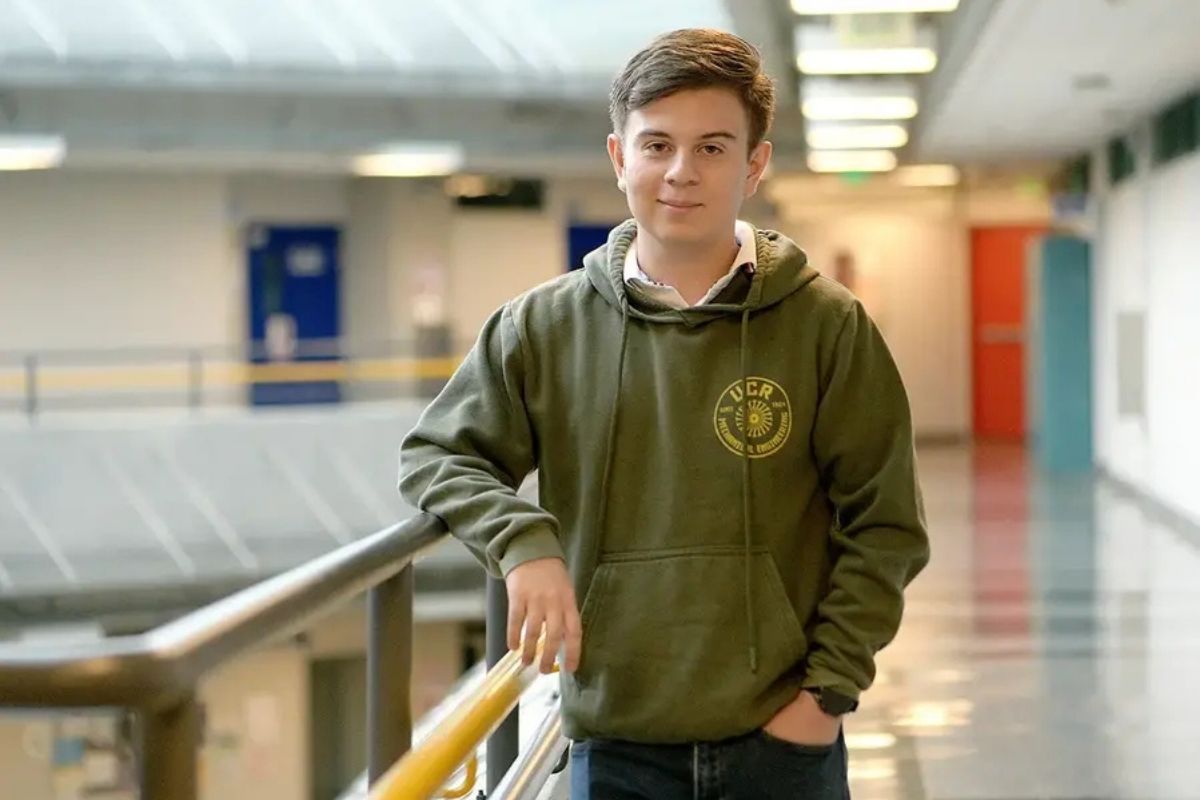 Estudiante tico llevará talento al laboratorio de física más grande del mundo