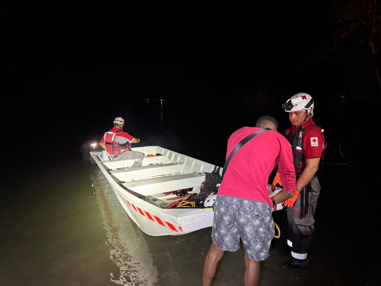 Retoman búsqueda de joven desaparecido tras choque de embarcaciones