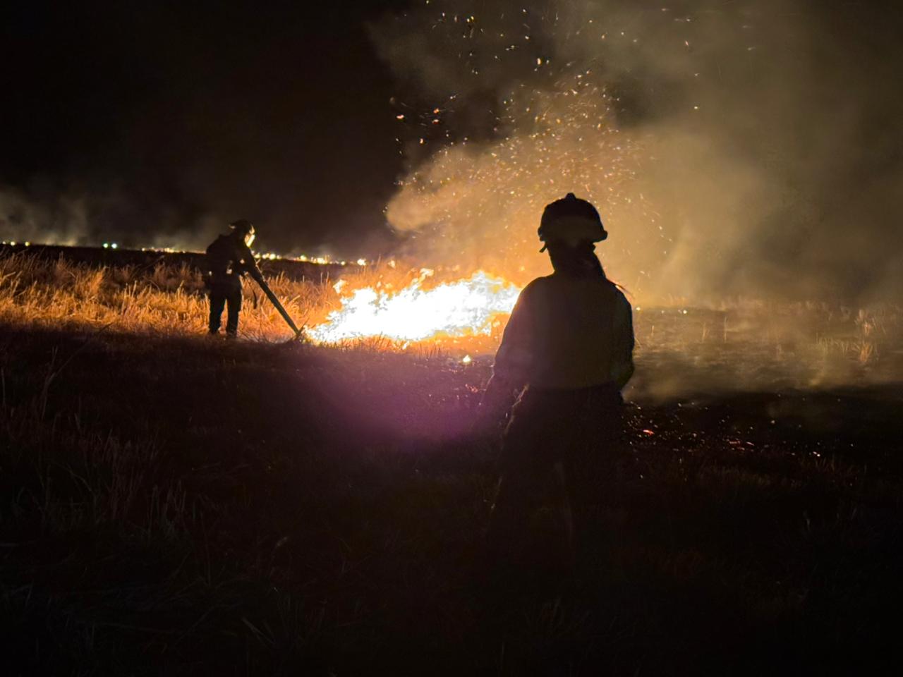 Incendio amenaza con expandirse a reserva biológica en Guanacaste