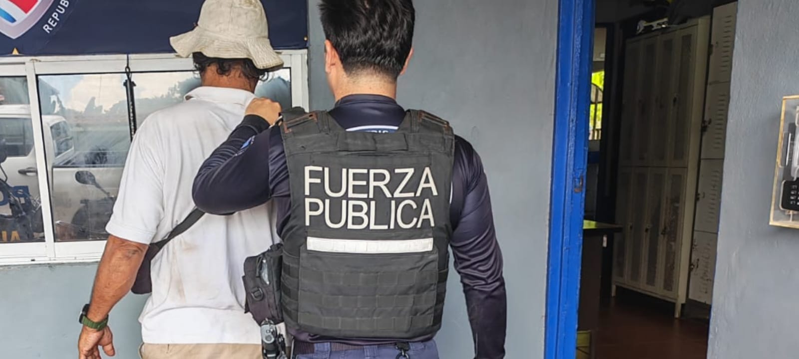 Video: Detienen a sujeto con arma hechiza de tubos y alambres