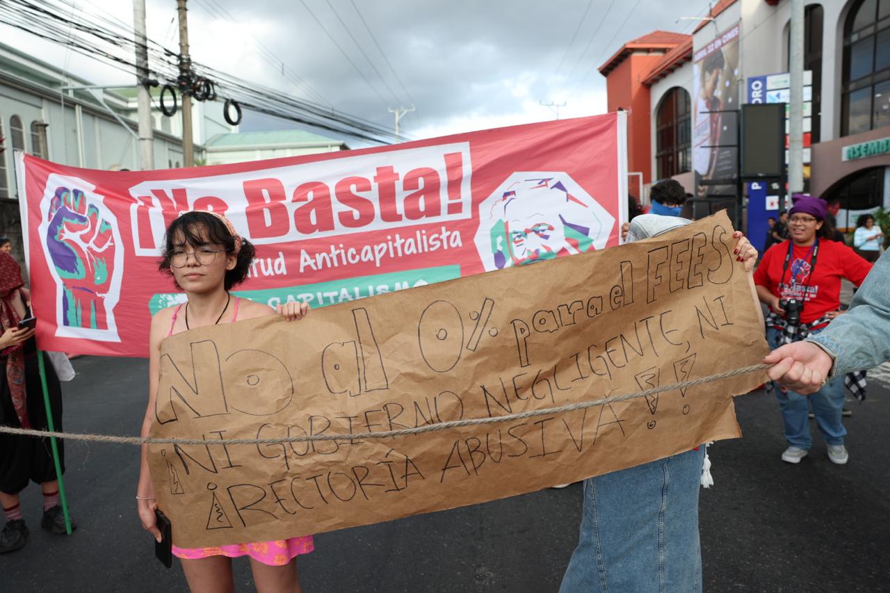 Video: Estudiantes UCR se manifiestan por el FEES