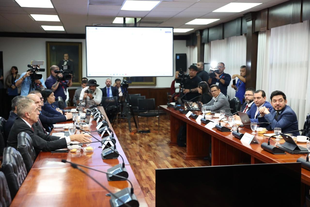 Gobierno califica como “irracional” propuesta de los rectores