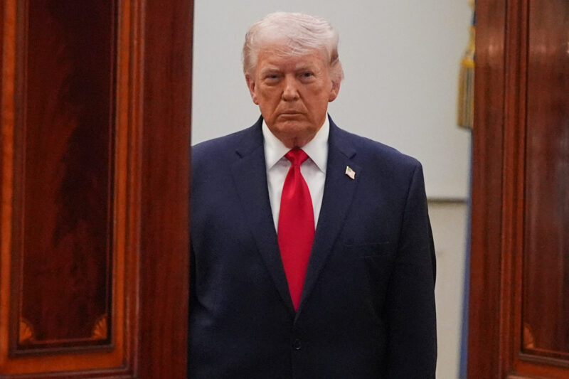 Trump asegura que Irán ya está “militarmente derrotado”