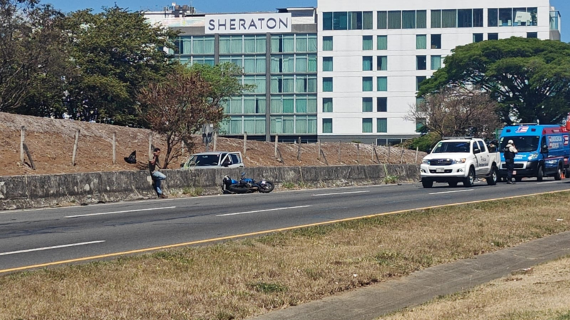 Fatal accidente en Ruta 27: Motociclista muere tras choque con tráiler