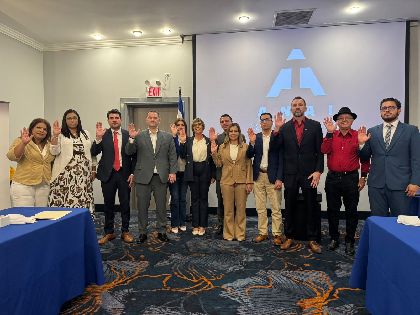 Alcaldes afines al gobierno asumen control de la ANAI