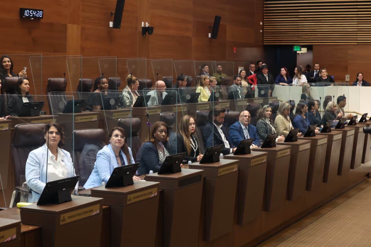 Oficialismo se sentará lejos de la prensa en el plenario