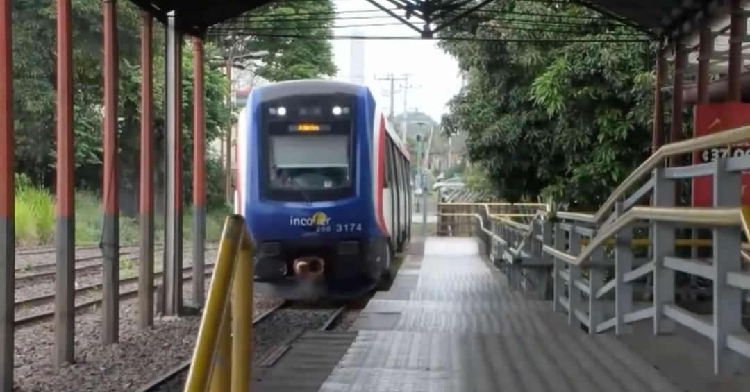 Diputados aprueban $800 millones para tren eléctrico